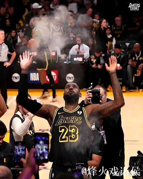 未满19岁球员得分榜:詹姆斯625分居首,弗拉格479分列第三 未满19岁球员得分榜:詹姆斯625分居首,弗拉格479分列第三