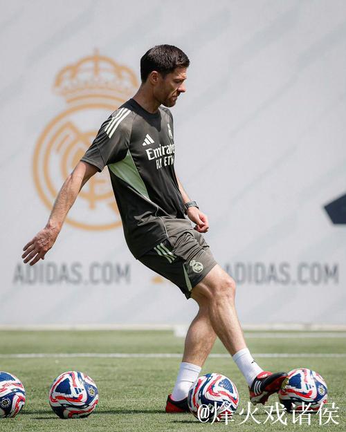 勒沃库森CEO:阿隆索在皇马处境艰难,期待他重返药厂 勒沃库森CEO:阿隆索在皇马处境艰难,期待他重返药厂